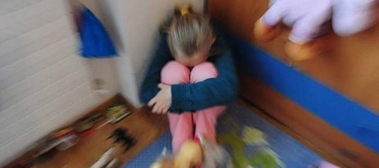 telefono azzurro pedofilia pedopornografia
