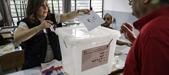 Libano: seggi aperti per le politiche, elettori in coda