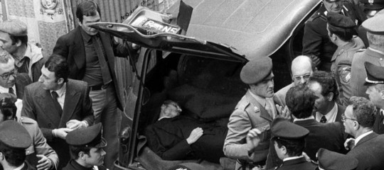 Quella foto di via Caetani. Quando la cronaca diventa storia