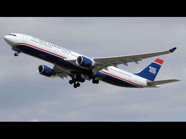 Atterraggio d'emergenza a Fiumicino, malore in volo per 13 persone