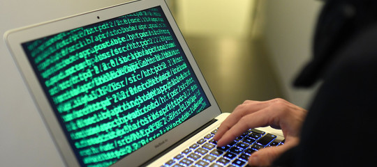 Rubavano dai conti correnti online spacciandosi per funzionari di banca, 5 arresti nel reggino