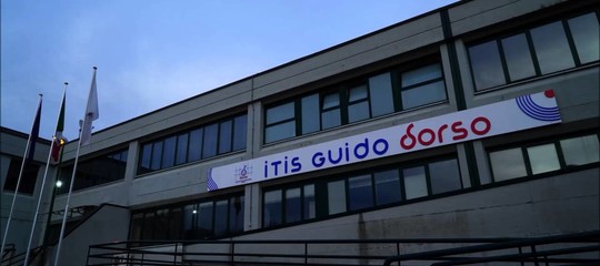 Bullismo: studente frattura il naso con pugno a un docente ad Avellino