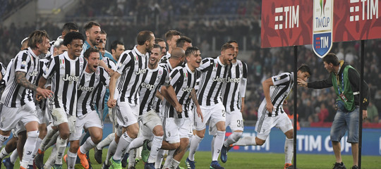 Calcio: Coppa Italia alla Juve, 4-0 al Milan con due papere di Donnarumma