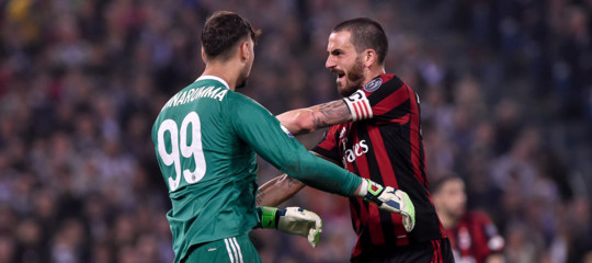 “Due papere che neanche all’oratorio”. Gli errori di Donnarumma raccontati dai giornali
