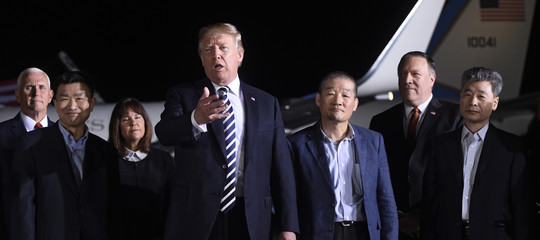 Nord Corea: atterrato l' aereo con 3 prigionieri Usa liberati
