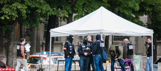 Assalto col coltello a Parigi, due morti tra cui l'aggressore