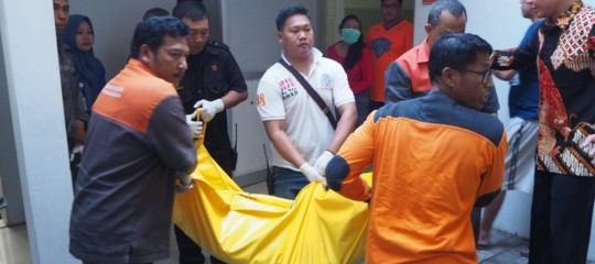Cristiani nel mirino in Indonesia, 13 morti in tre attacchi