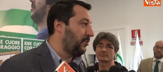 Governo, Salvini: "Un nome solo per il premier, non ci portiamo squadra..."