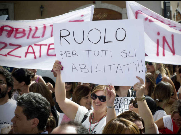 Governo tra i banchi di scuola Renzi contestato a Palermo
