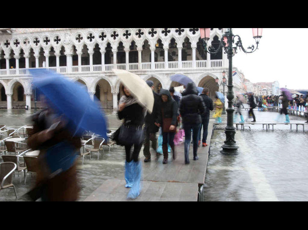 Maltempo: Venezia sott'acqua, domani alta marea tocchera' 105 cm