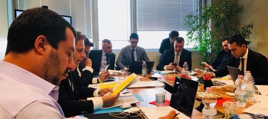 Cosa c'è scritto nel contratto di governo che la base di M5s sta votando