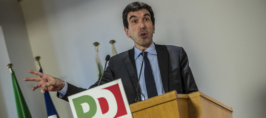 Pd: no al congelamento delle dimissioni di Renzi, l'ex segretario scende al 57%