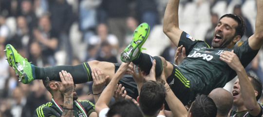Calcio: Juventus campione d'Italia, la festa è tutta per Buffon