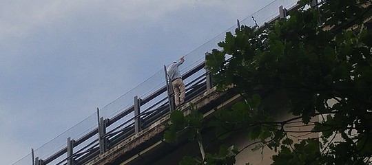 Si è suicidato l'uomo che aveva gettato la figlia da un viadotto nel chietino