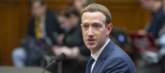 Zuckerberg si scusa al Parlamento Ue: "Mai più caso Cambridge Analytica"