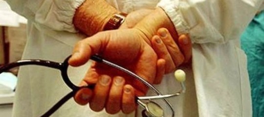 Negli ospedali italiani aumentano i casi di medici aggrediti. Cosa sta succedendo