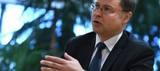 Dombrovskis, l'Italia mantenga politiche di bilancio responsabili