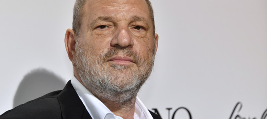 Molestie: Weinstein si consegna, cauzione 2 milioni di dollari