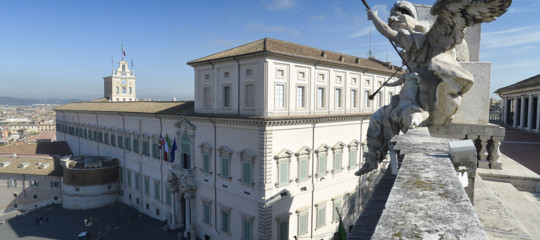 Governo: si allungano i tempi; Conte non al Colle oggi