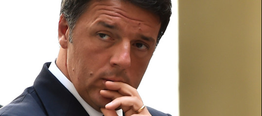 Renzi: "Cari Di Maio e Salvini, se volete sapere perché lo spread aumenta fatevi un selfie"