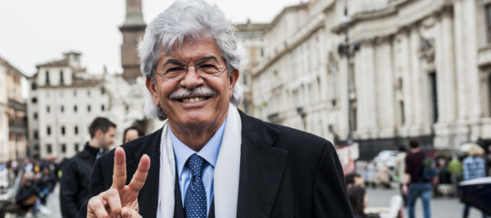 Razzi vuole candidarsi con Salvini. "Riapriremo le case chiuse per il bene del Paese"