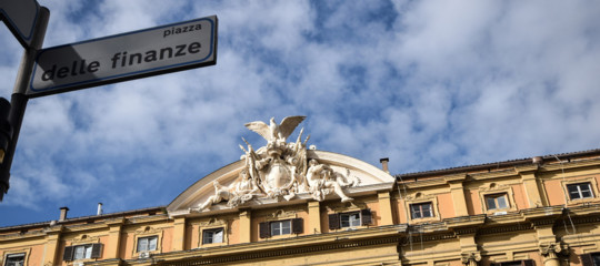 Tesoro fa pieno all'asta Btp, schizzano i tassi: spread intorno quota 270