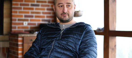 La morte del giornalista russo Babchenko è stata una messa in scena. È ricomparso, vivo