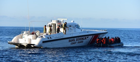 Migranti: affonda barcone davanti alle coste della Turchia, 9 morti tra cui 6 bambini