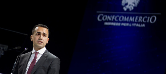 Di Maio vuole "lasciare in pace le imprese". Da Confcommercio una standing ovation