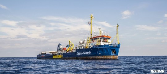 Migranti, arrivata a Reggio Calabria la nave Sea Watch con 232 persone a bordo
