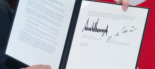 Trump e Kim si sono dati la mano. E hanno preso i primi, importanti impegni