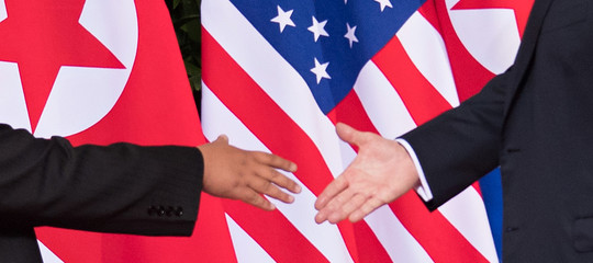 Trump e Kim si sono dati la mano. E hanno preso i primi, importanti impegni
