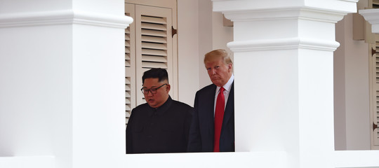 Trump e Kim si sono dati la mano. E hanno preso i primi, importanti impegni