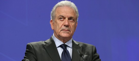Migranti: Avramopoulos, no responsabilità Italia; risposta Ue