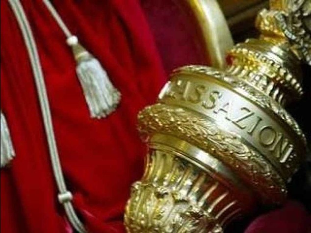 Cassazione: fascismo ancora un pericolo, vietare saluto romano