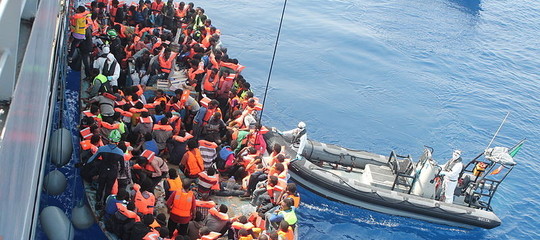 L'emergenza dei migranti in mare va risolta sulla terra ferma. Qualche proposta