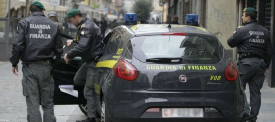 Mafia: sequestrati 45 mln al 're' degli imballaggi nel Ragusano