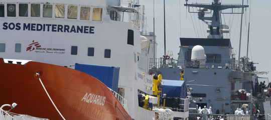 Valencia accoglie i migranti e Renzi dice: "Salvini ha fatto il bullo con 629 disgraziati"