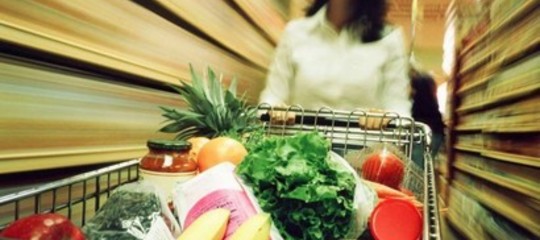 Istat: spesa famiglie italiane cresce ma resta sotto il livello del 2011
