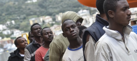 Migranti: bozza Consiglio Ue, sì a piattaforme sbarco regionali