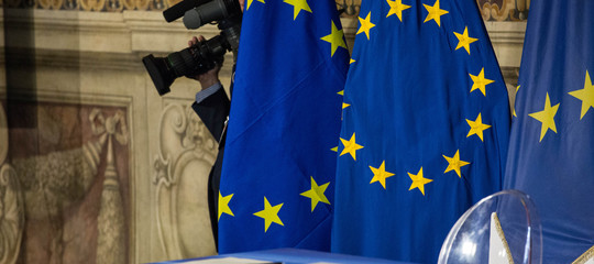 Migranti e politiche in Libia: nella bozza del consiglio Ue c'è il sostegno all'Italia