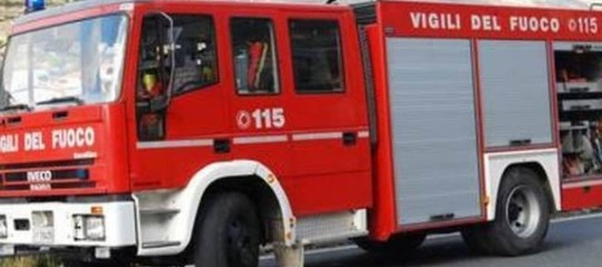 Migranti: Calabria, incendio nella baraccopoli di San Ferdinando