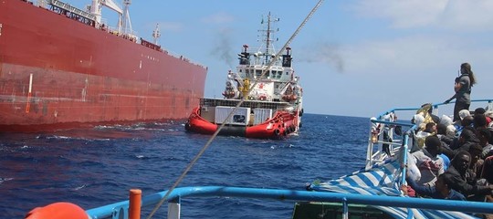 Ong olandese soccorre centinaia di migranti, lo stop di Salvini
