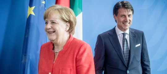 Merkel chiama Conte: "Accantonata la bozza di Bruxelles sui migranti"