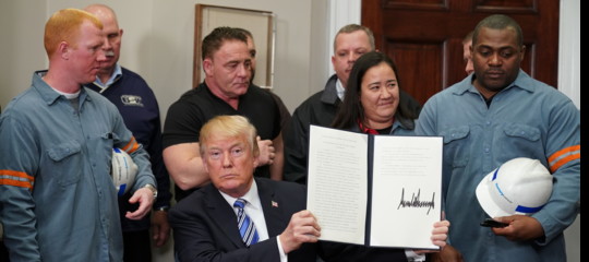 Dazi: Trump minaccia di imporre una tariffa del 20% sulle auto europee
