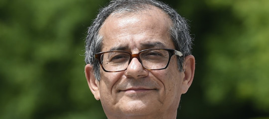 Tria: reddito di cittadinanza nel 2018? Solo se a costo zero