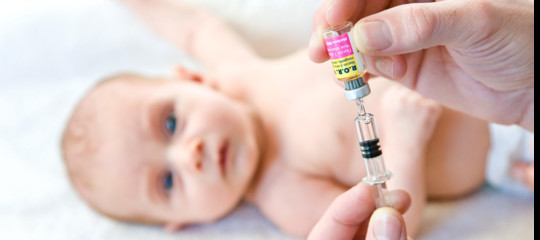 Obbligatori, necessari: cosa dice la legge sui vaccini