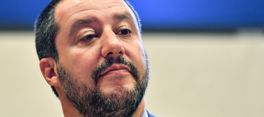 Migranti: Salvini, "Macron è arrogante, apra i suoi porti"