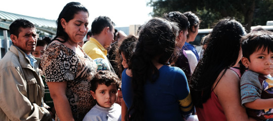 Gli Usa non separeranno più le famiglie clandestine dai bambini. Il problema ora sono i ricongiungimenti