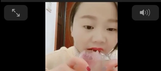 Perché Pechino ha censurato i video di donne che masticano ghiaccio
